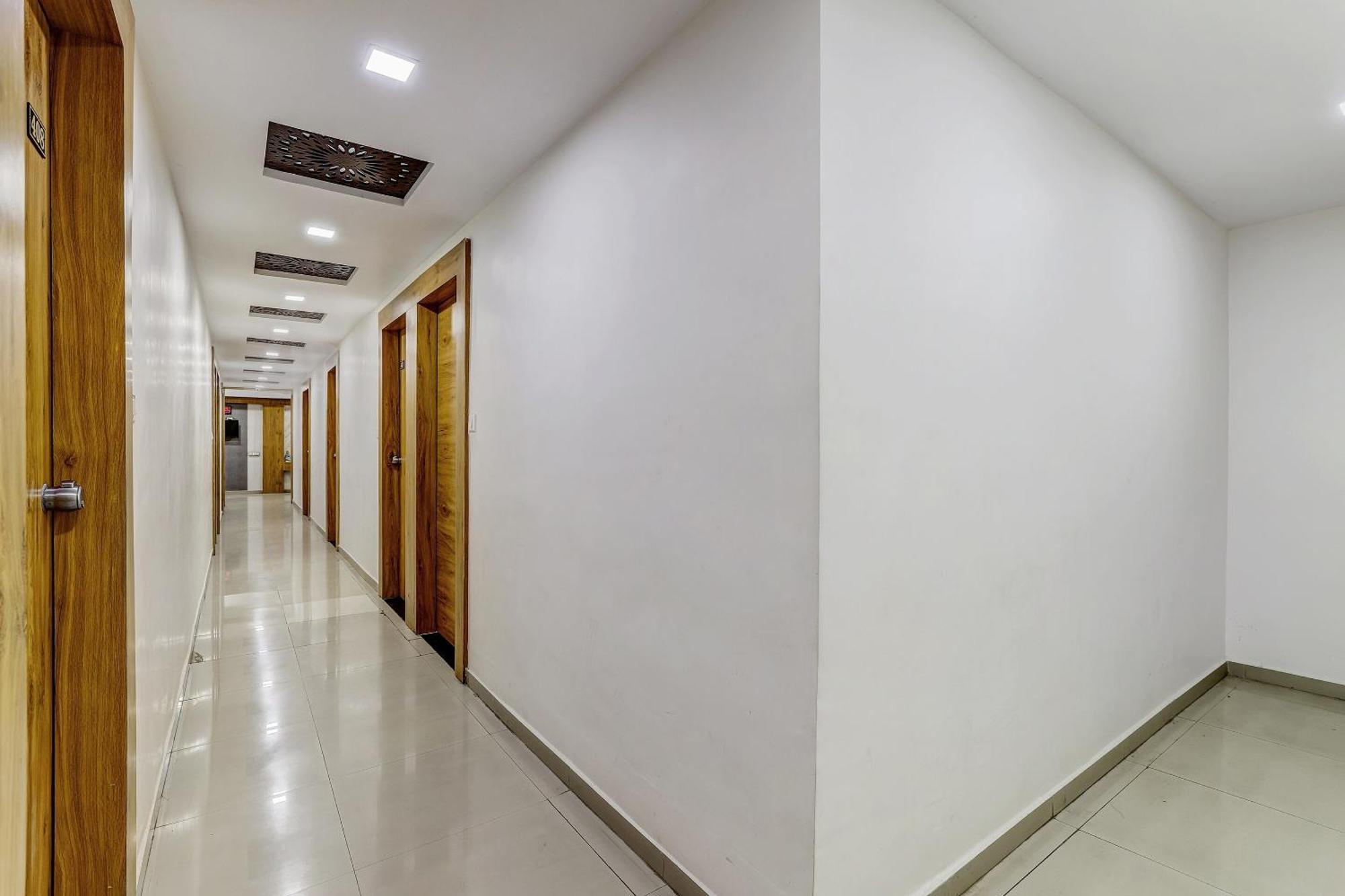Capital O Maple View Otel Naroda Dış mekan fotoğraf