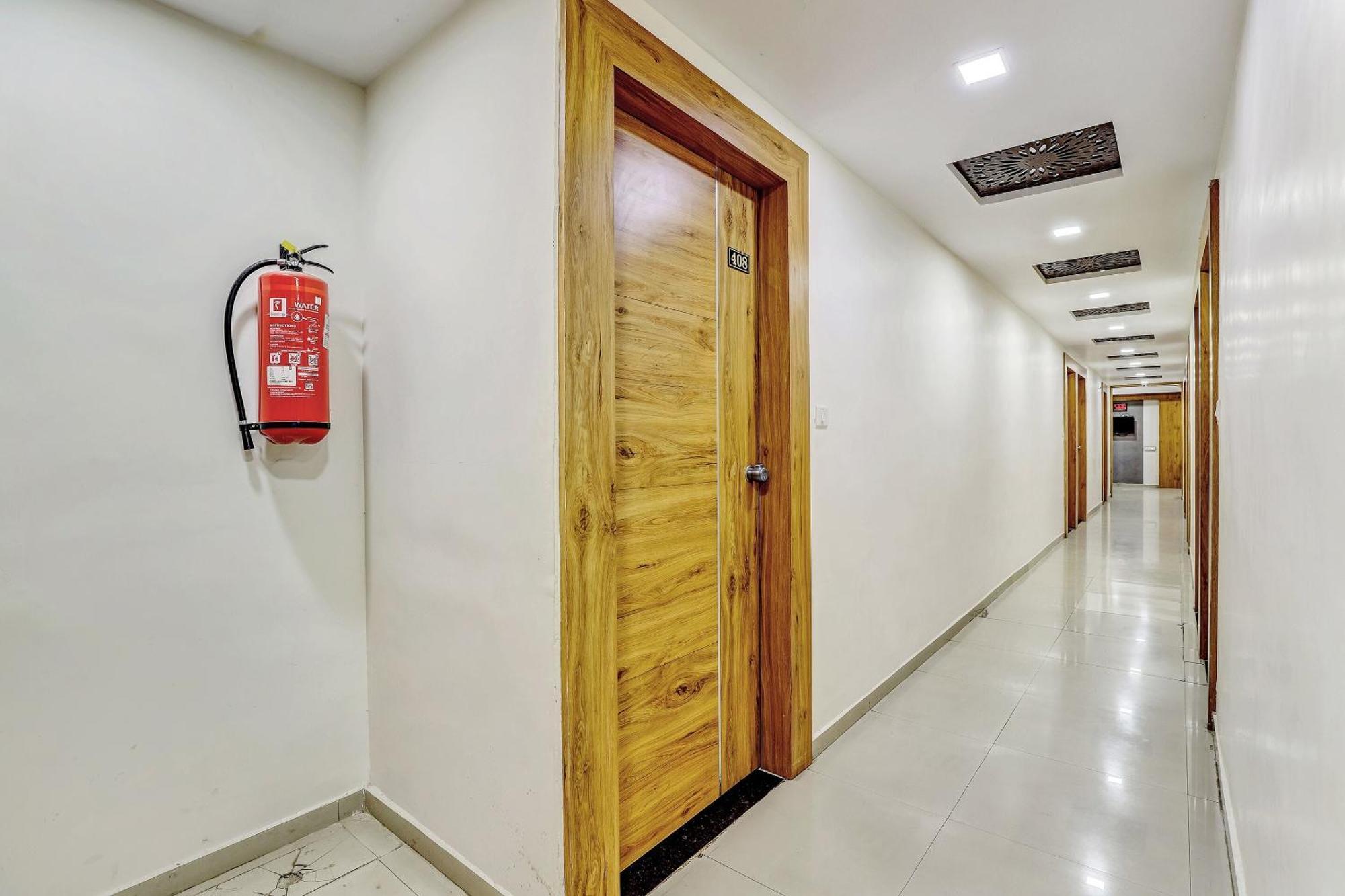 Capital O Maple View Otel Naroda Dış mekan fotoğraf