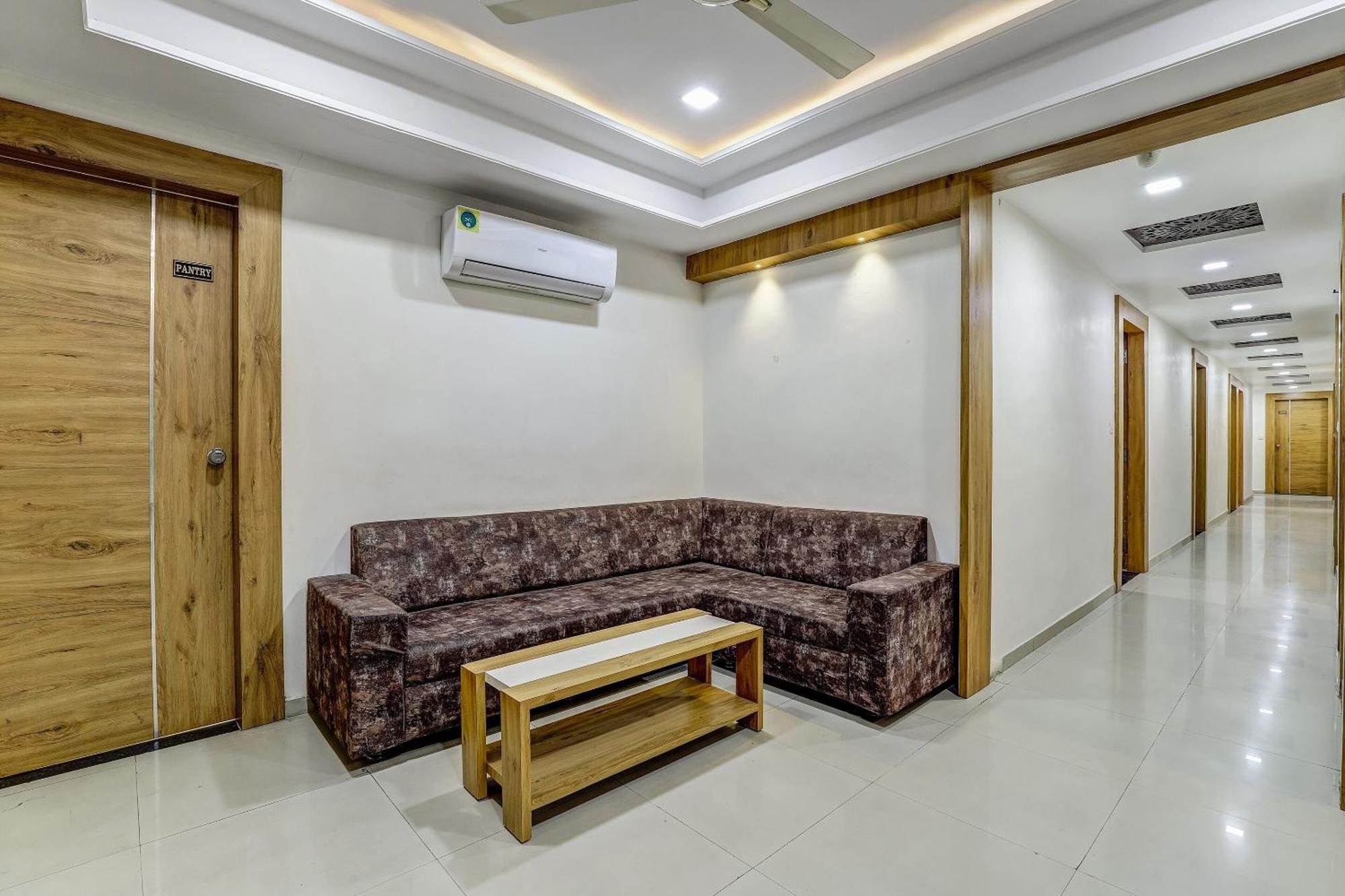 Capital O Maple View Otel Naroda Dış mekan fotoğraf