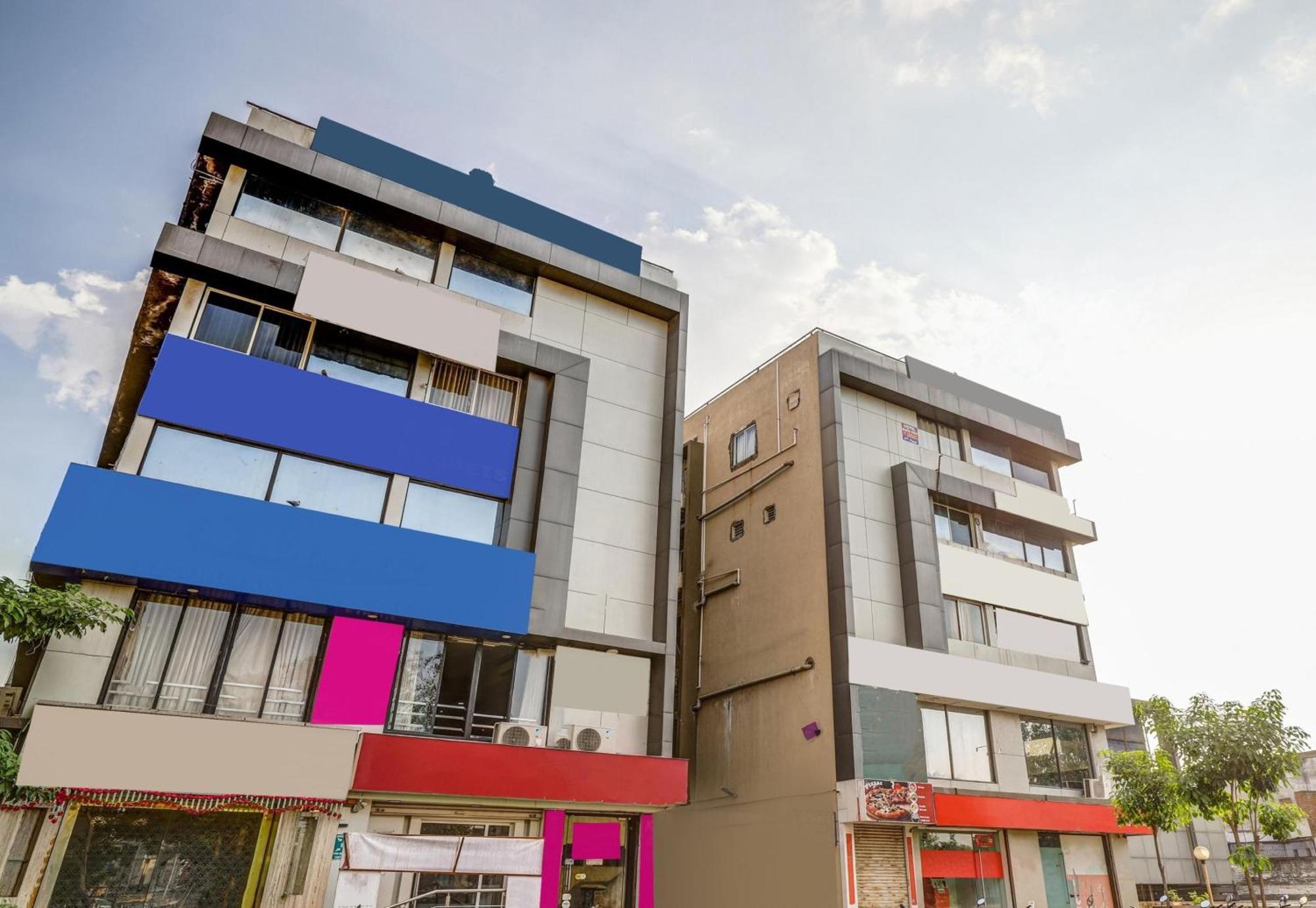 Capital O Maple View Otel Naroda Dış mekan fotoğraf